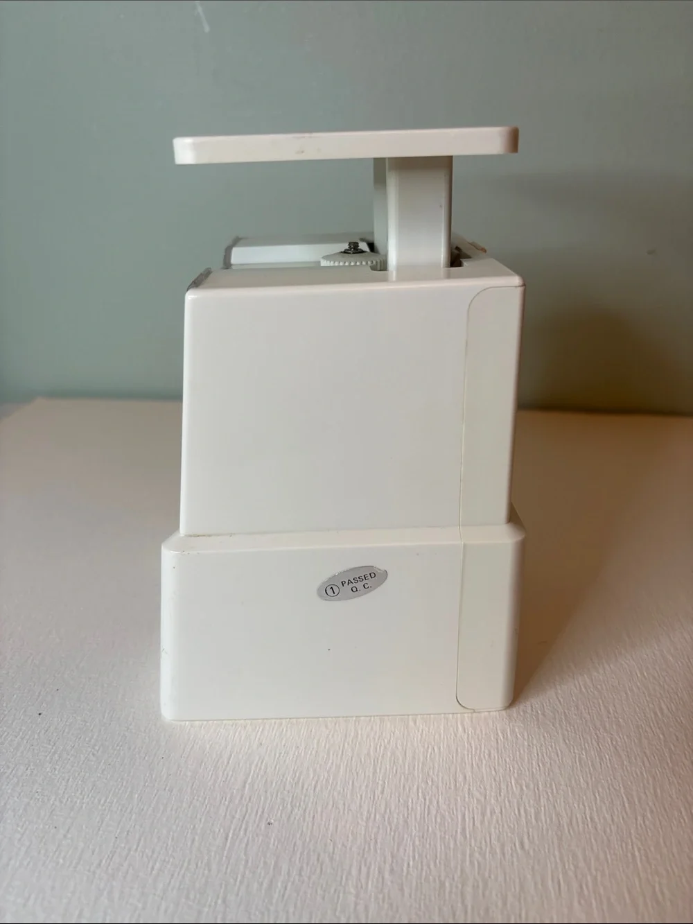 Mirro white kitchen